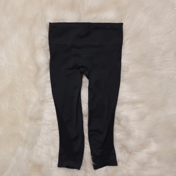 Tableta laser cut Capri leggings - Picture 1 of 5